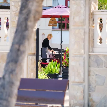 Ciutat Jardi Hotel